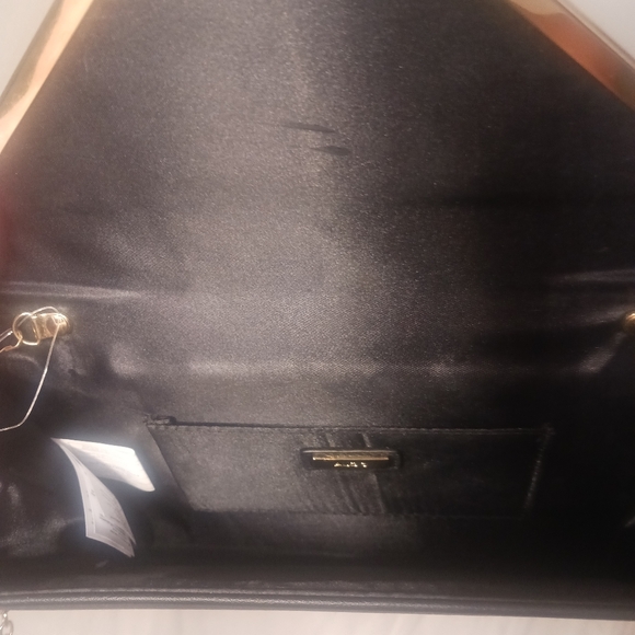 Crossbody - Picture 6 of 9